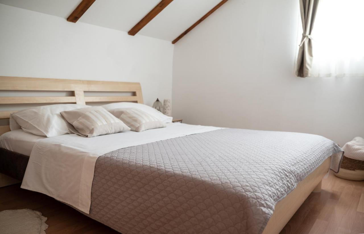 Apartman Milutin Vrsi Exteriér fotografie