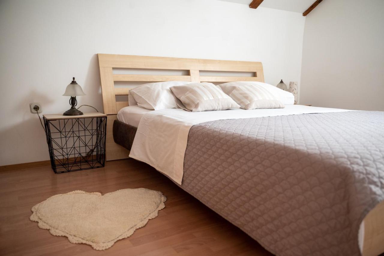 Apartman Milutin Vrsi Exteriér fotografie